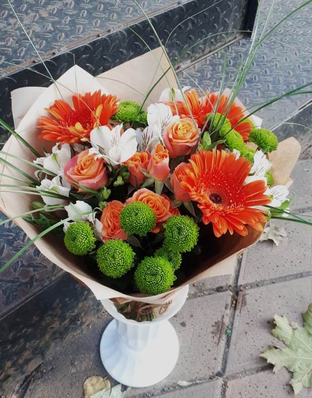 Букет огненно-рыжий в Ангарске Букет цветов из: Герберы, Хризантемы, Альстромерии и Розы в Ангарске