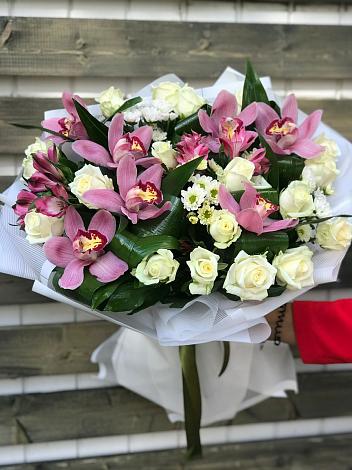 Букет цветов из: Розы и Хризантемы в Ангарске