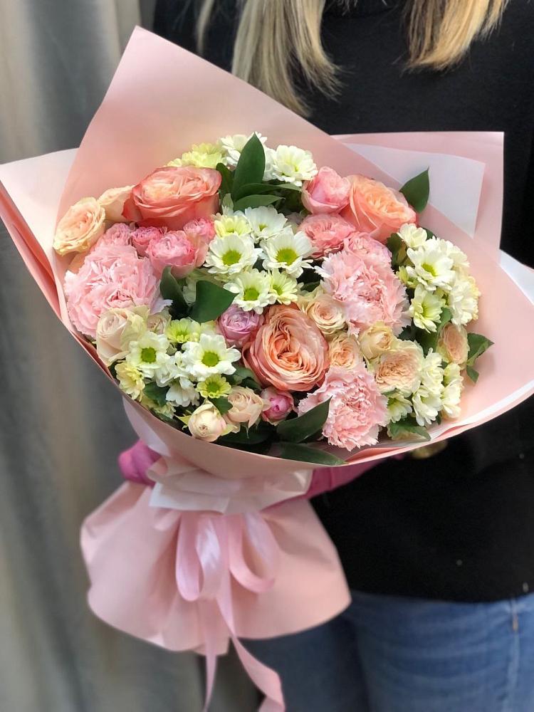 Букет нежные объятья в Ангарске Букет цветов из: Гвоздики, Розы и Хризантемы в Ангарске