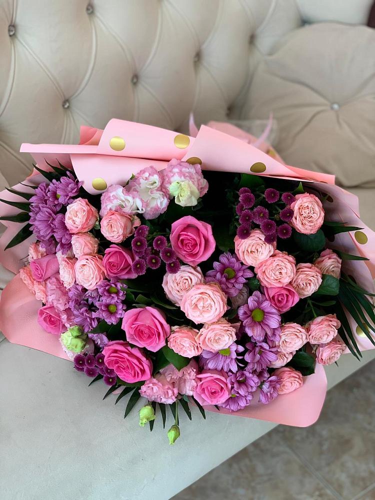 Букет цветов из: Хризантемы, Розы и Лизиантусы в Ангарске