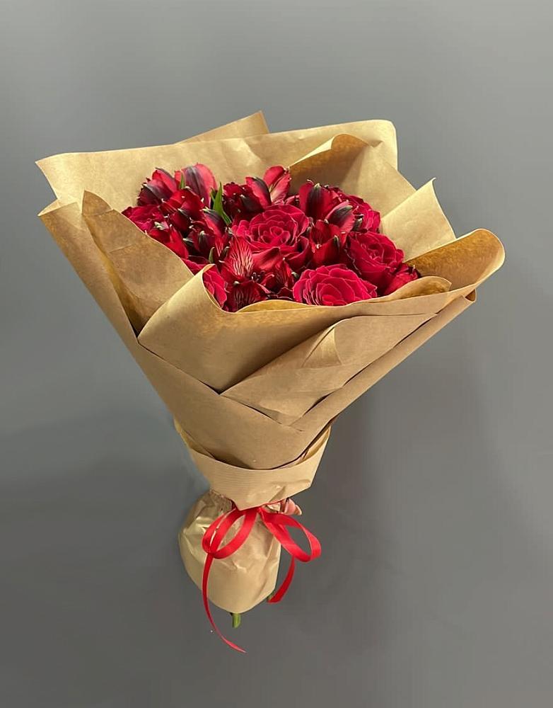 Букет прекрасной женщине в Ангарске Букет цветов из: Альстромерии и Розы в Ангарске