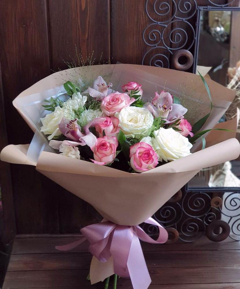 Букет майское утро в Ангарске Букет цветов из: Гвоздики, Орхидеи, Розы и Хризантемы в Ангарске