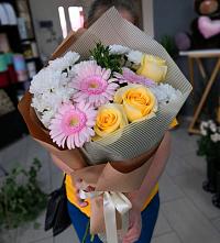 Букет цветов из:  Герберы, Розы и Хризантемы в Ангарске