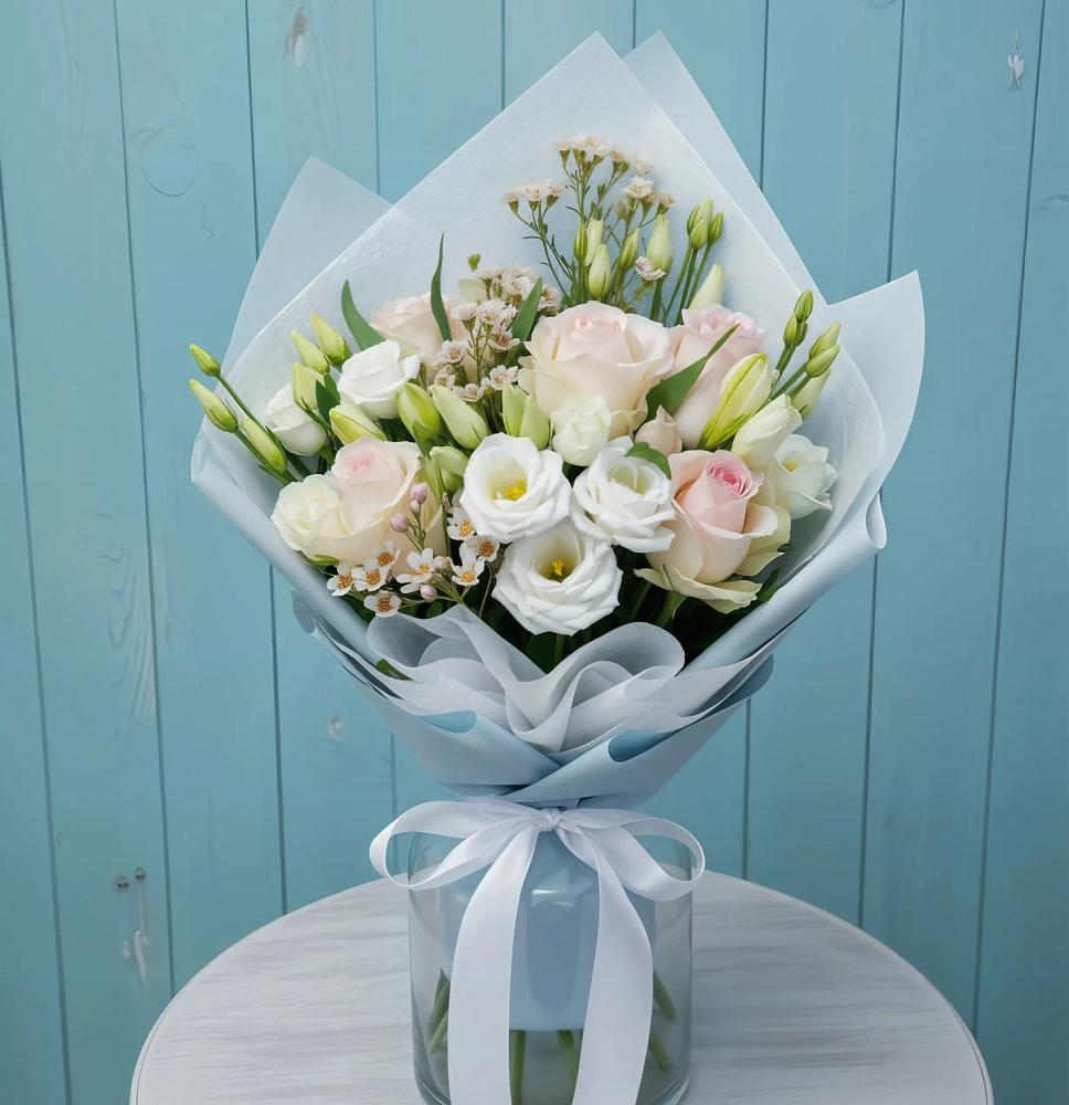 Букет очаровательный аромат в Ангарске Букет цветов из: Розы и Лизиантусы в Ангарске