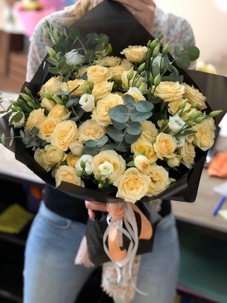 Букет цветов из: Розы и Лизиантусы в Ангарске