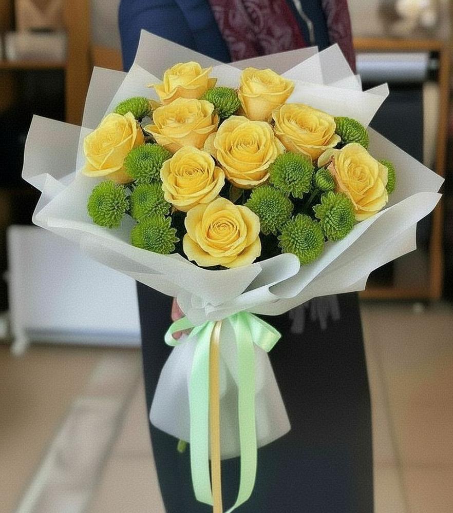 Букет сочно-зеленый в Ангарске Букет цветов из: Хризантемы и Розы в Ангарске