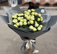 Букет Белые кустовые розы Солинеро в Ангарске