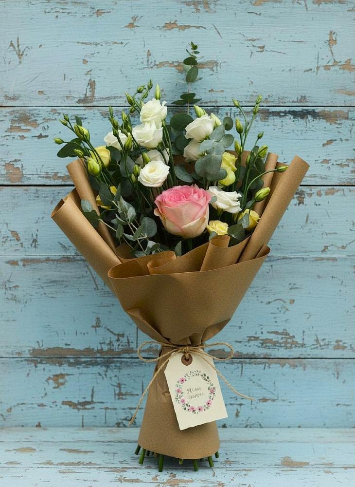 Букет цветов из: Розы и Лизиантусы в Ангарске