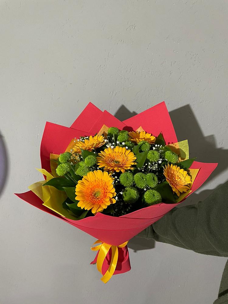 Букет цветов из: Герберы и Хризантемы в Ангарске