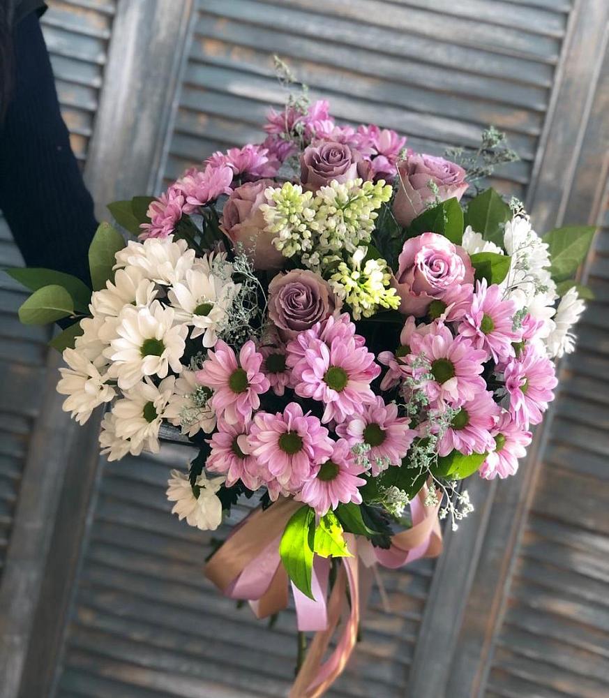 Букет Цветочный шарм в Ангарске Букет цветов из: Хризантемы и Розы в Ангарске