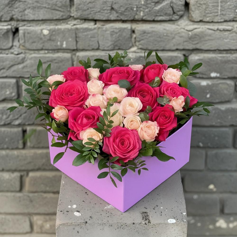 Цветочная композиция из Розы в коробке в Ангарске