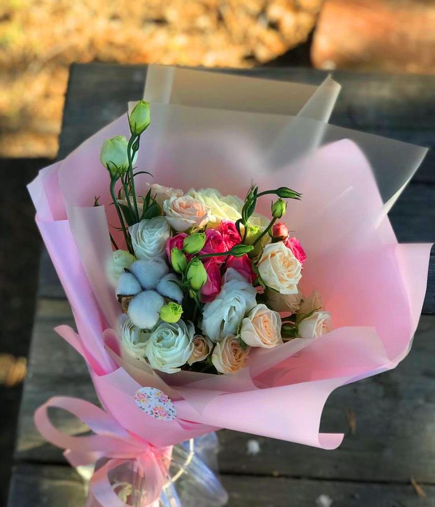 Букет цветов из: Розы и Лизиантусы в Ангарске