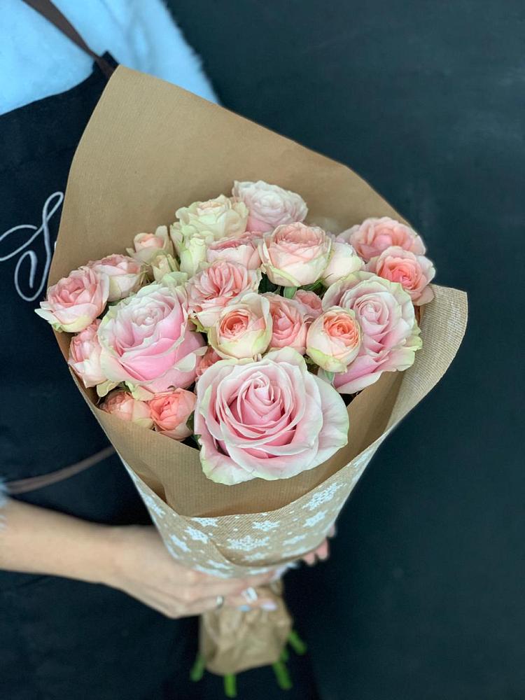 Букет ванильный зефир в Ангарске Букет цветов из: Хризантемы и Розы в Ангарске