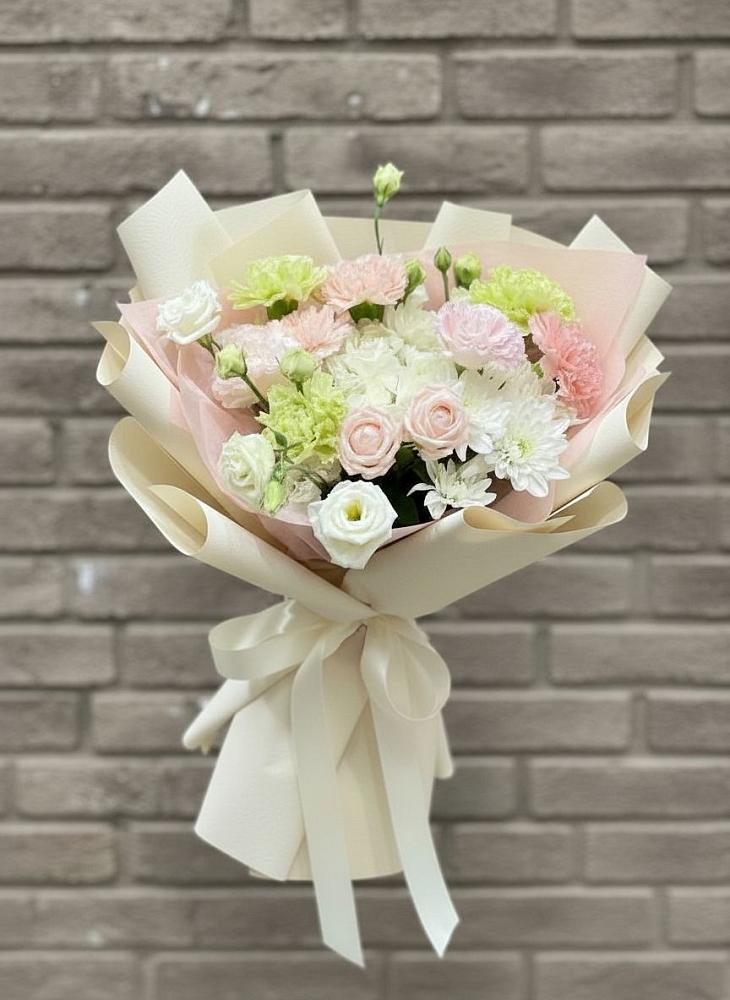 Букет Трепет мечты в Ангарске Букет цветов из: Гвоздики, Розы, Лизиантусы и Хризантемы в Ангарске