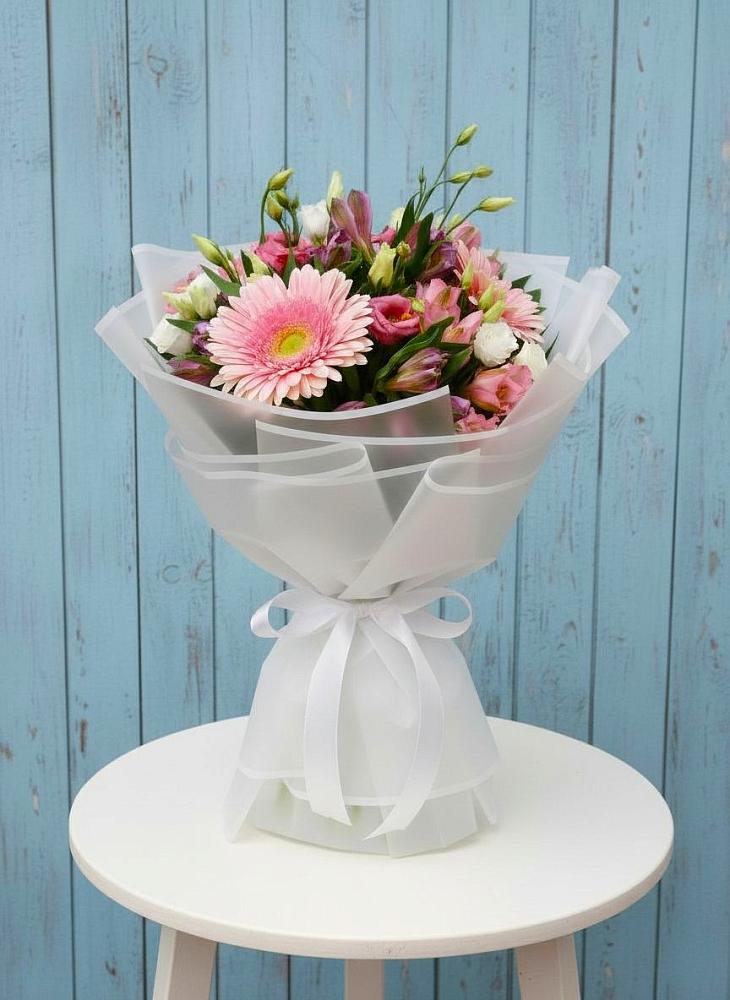 Букет прохладный бриз в Ангарске Букет цветов из: Герберы, Альстромерии и Лизиантусы в Ангарске