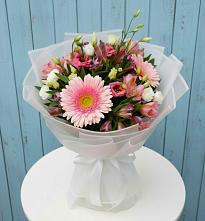 Букет прохладный бриз в Ангарске Букет цветов из:  Герберы, Альстромерии и Лизиантусы в Ангарске