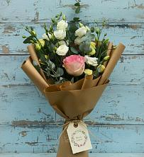 Букет нежный привет в Ангарске Букет цветов из:  Розы и Лизиантусы в Ангарске