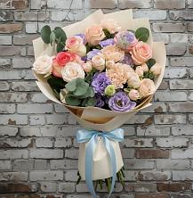 Букет Феерия в Ангарске Букет цветов из:  Розы, Лизиантусы и Гвоздики в Ангарске