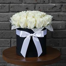 Цветочная композиция из Розы в шляпной коробке в Ангарске