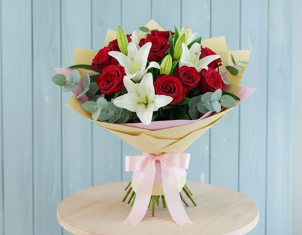 Букет Элегантная гармония в Ангарске Букет цветов из: Лилии и Розы в Ангарске